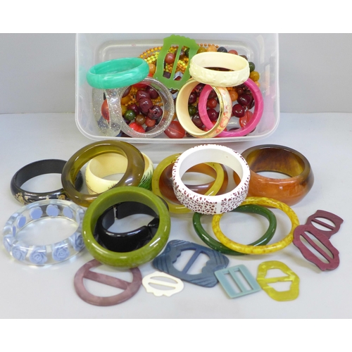 654 - A collection of plastic jewellery