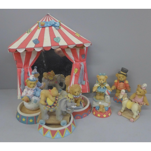 726 - A Cherished Teddies circus set, seven bears and circus ring