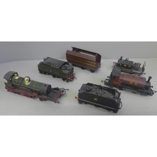 731 - A collection of OO gauge locomotives and tenders