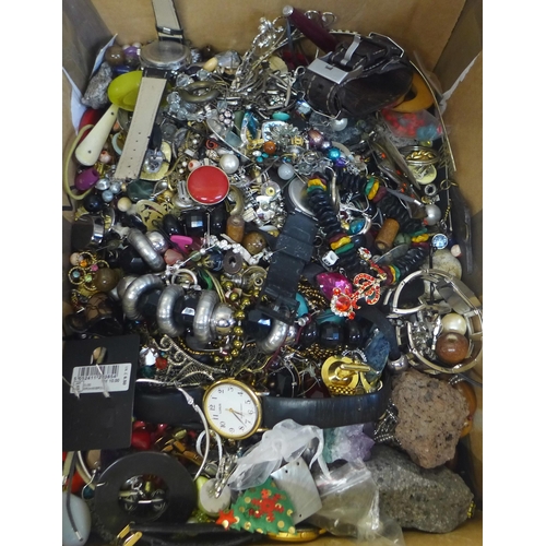 733 - A box of costume jewellery