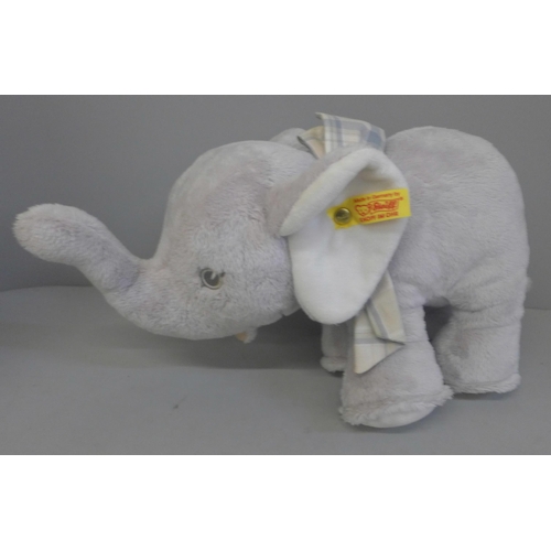 755 - A Steiff elephant, boxed