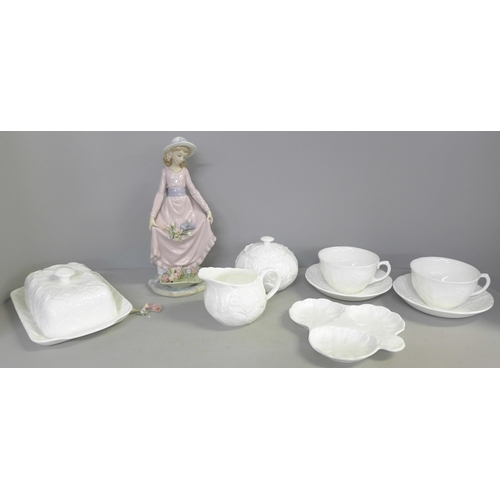 796 - A Lladro figure, flowers a/f, and a Wedgwood Countryware tea for two set **PLEASE NOTE THIS LOT IS N... 