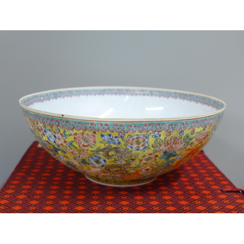 818 - A Chinese eggshell porcelain bowl, boxed and a cloisonne vase, vase 25cm **PLEASE NOTE THIS LOT IS N... 