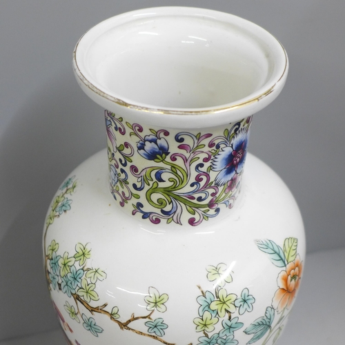 822 - An oriental style vase and a miniature Imari jug