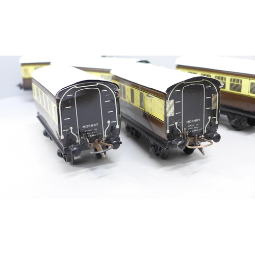 823 - Hornby O gauge rolling stock, (8)