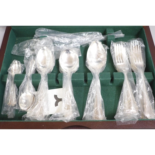 833 - A canteen of plated cutlery, Cooper Ludlam, Sheffield, 49 pieces, (five table spoons)