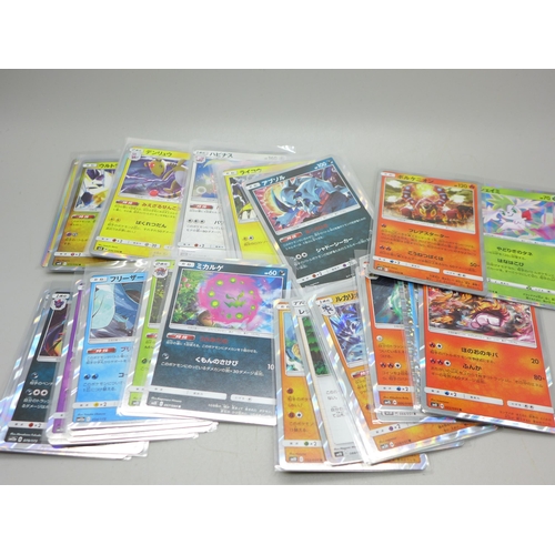 843 - 50 Japanese holographic Pokemon cards