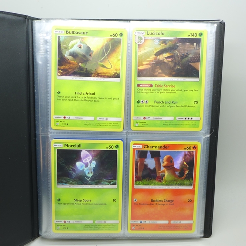 856 - A complete Detective Pikachu set 18/18 with folder