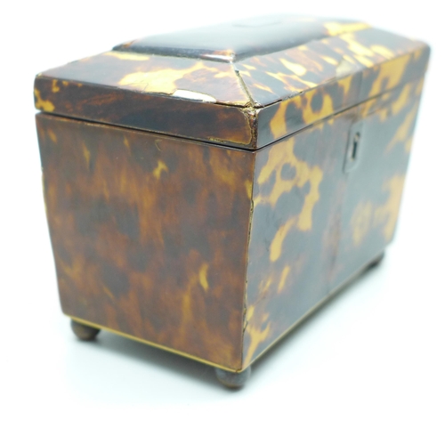 871 - A George III tortoiseshell tea caddy. With non-transferable Standard Ivory Exemption Declaration, no... 