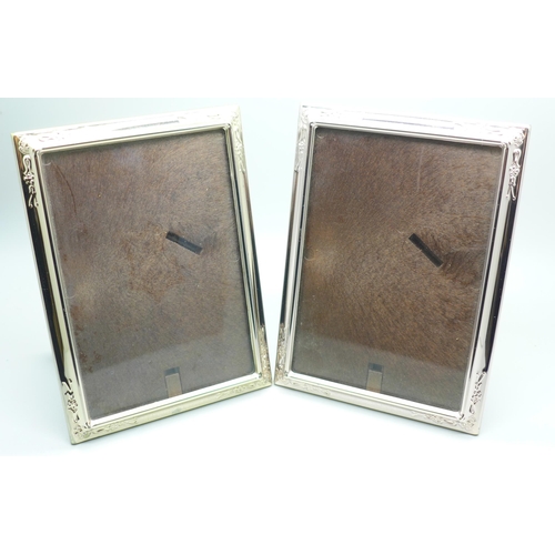 879 - A pair of modern silver photograph frames, 11cm x 15cm