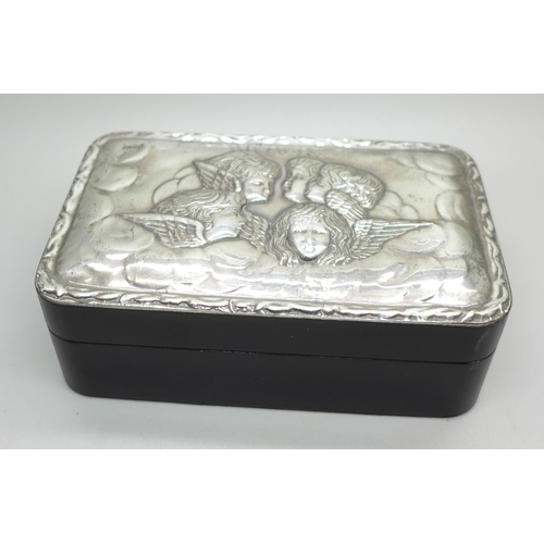 881 - A silver topped box with Reynolds Angels detail, Birmingham 1997, 152mm wide