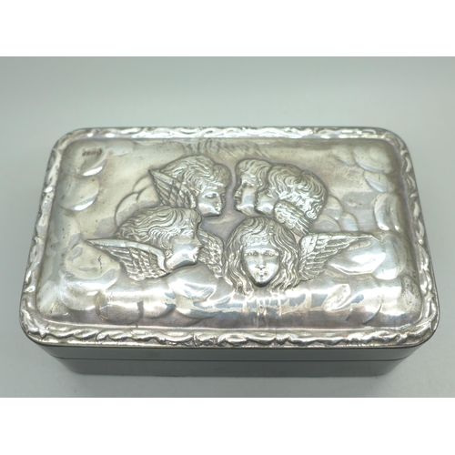 881 - A silver topped box with Reynolds Angels detail, Birmingham 1997, 152mm wide