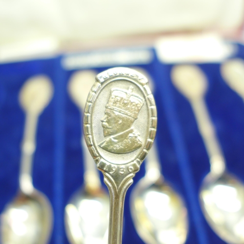 882 - Six silver tea spoons with sugar bows, Sheffield 1912, 109g, and six plated Kings of Britain 1936 sp... 