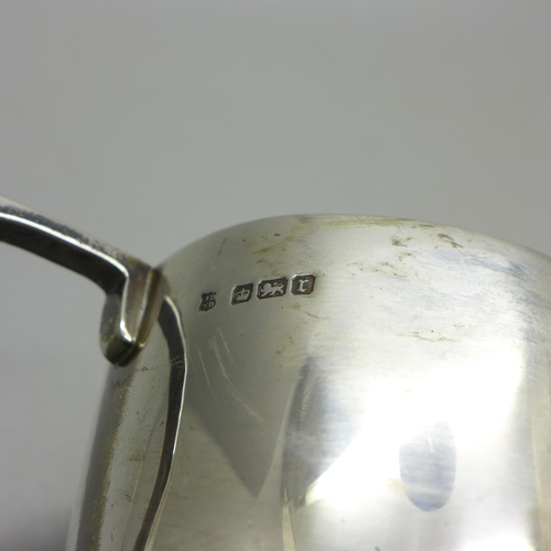 886 - A silver cup, Sheffield 1909, 154g