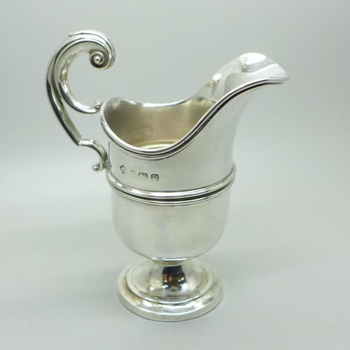 887 - A silver jug, Birmingham 1911, 107g