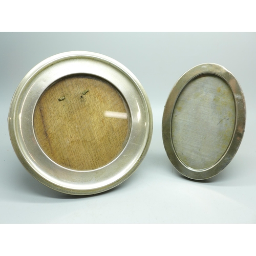 890 - Two silver photograph frames, circular frame 15cm