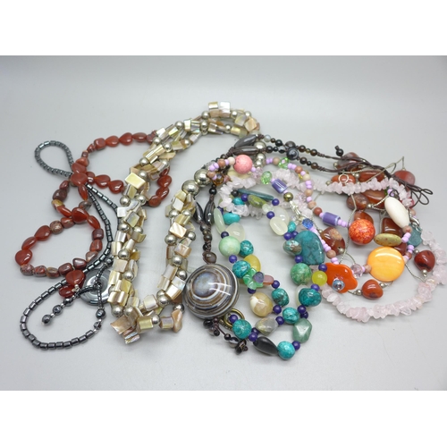 895 - A collection of necklaces