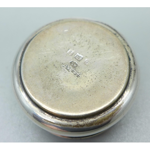 901 - A silver and tortoiseshell pill box, William Comyns, Birmingham 1910