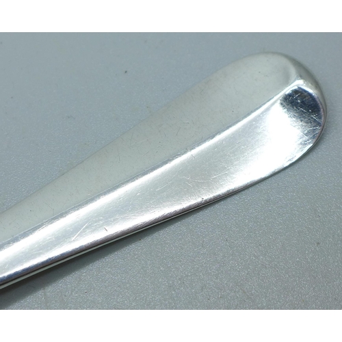 903 - An early silver rattail spoon, 18th Century, 60g