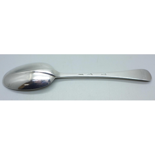 903 - An early silver rattail spoon, 18th Century, 60g