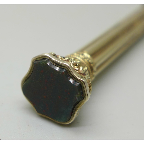 914 - A Victorian blood stone seal end pencil