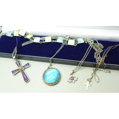 919 - Assorted silver jewellery