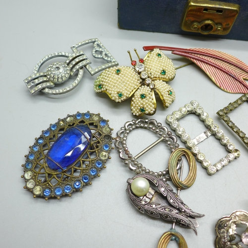 948 - Vintage jewellery