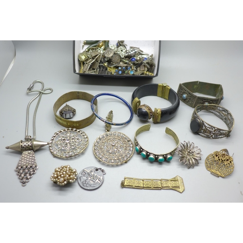 952 - Vintage jewellery