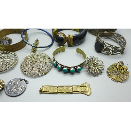 952 - Vintage jewellery