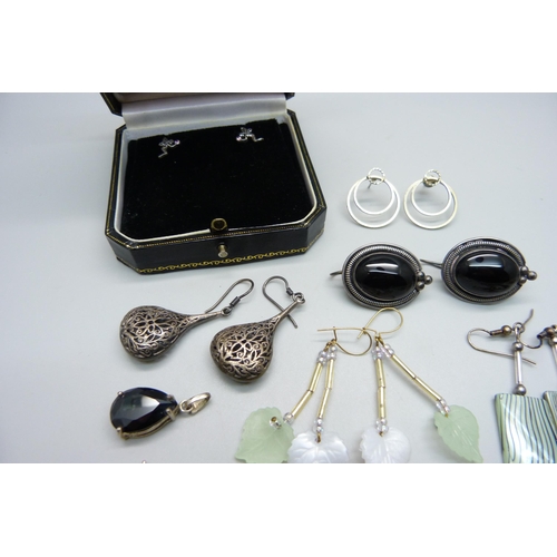 970 - Five pairs of silver earrings, a pair of white metal cabochon onyx earrings and other costume earrin... 