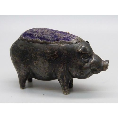 978 - A silver pin cushion in the form of a pig, Birmingham, 1906, 35g, 5.5cm long