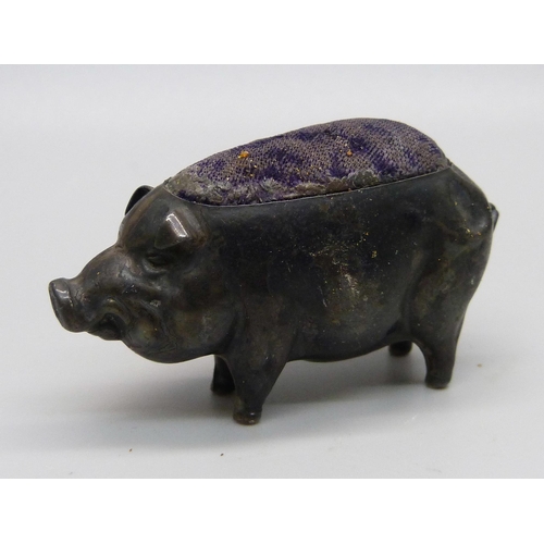 978 - A silver pin cushion in the form of a pig, Birmingham, 1906, 35g, 5.5cm long