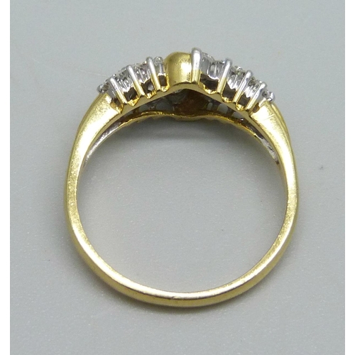 981 - An 18ct gold ring set with 14 diamonds, 4.4g, P/Q