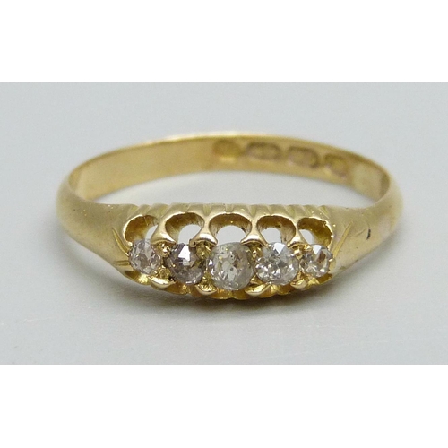 985 - An 18ct gold ring set with five diamonds, 2.1g, M