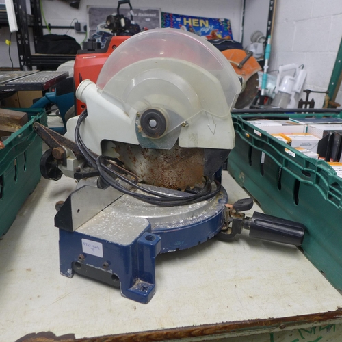 2006 - A Ferm FKZ-250 240v 1400w chop saw (damaged handle)