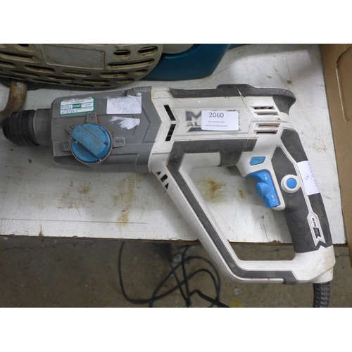 2060 - A MacAllister hammer drill (model:- MERH950)