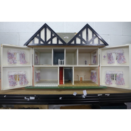 2080 - A cottage style doll's house