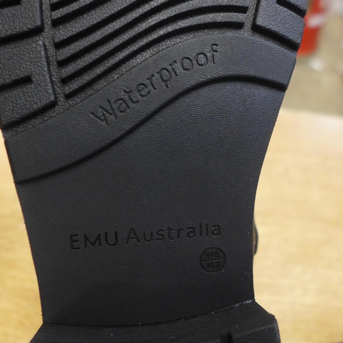 2105 - Emu Australia boots size us 8 - boxed and unused