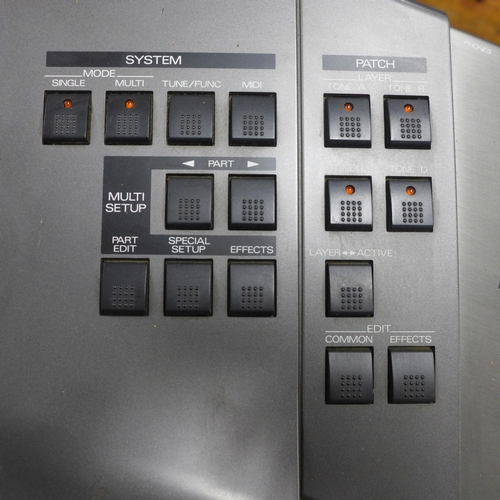 2147 - A Roland programmable synthesiser (model:- JD-800)