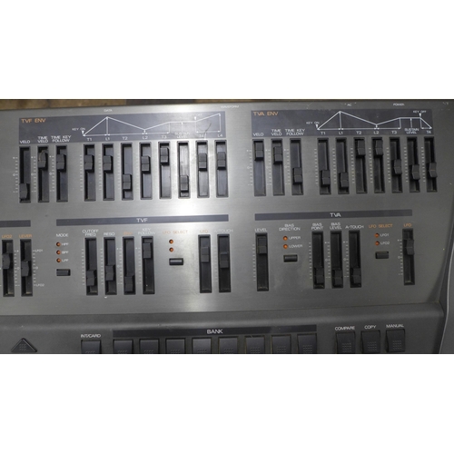 2147 - A Roland programmable synthesiser (model:- JD-800)