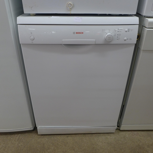 2211G - A Bosch undercounter dishwasher (SL6P18)