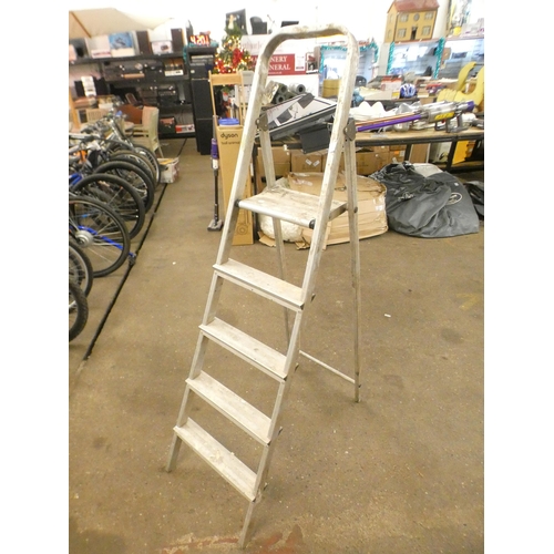 2213 - A five-rung aluminium stepladder and a three-rung aluminium step ladder