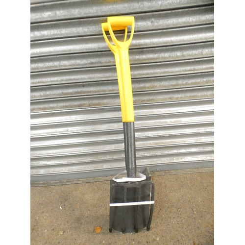 2226 - A Draper garden fork and spade, unused * this lot is subject to VAT