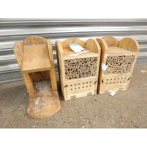 2244 - 7 Assorted animal feeders and bird boxes