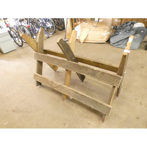 2254 - A saw buck/saw horse