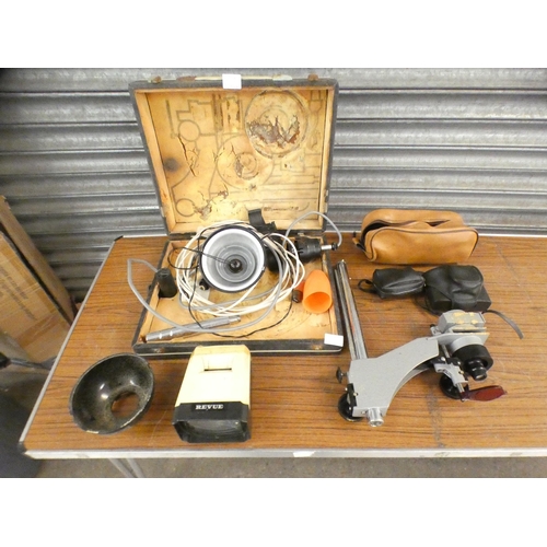 2296 - A Zenith photographic enlarger (UPA-5), Revue slide viewer and Halina 3000 35mm camera