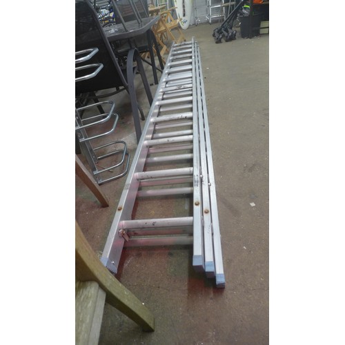 2208 - A triple 13 rung aluminium extending ladder