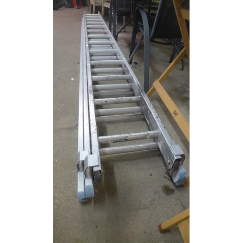 2208 - A triple 13 rung aluminium extending ladder