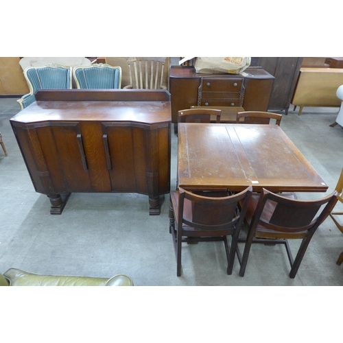 124 - An oak six piece dining suite