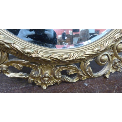 278 - A circular gilt framed mirror